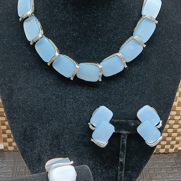 Chic Silver and Blue Necklace Set